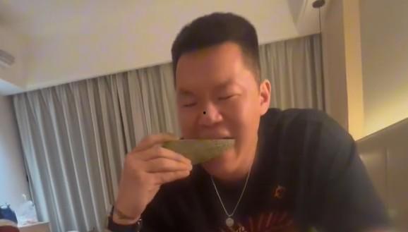 默默的吃瓜的视频,揭秘网络热点的背后真相