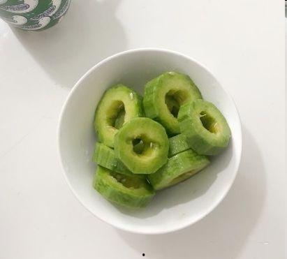 羊角蜜瓜怎么吊着吃视频,轻松解锁美味新姿势