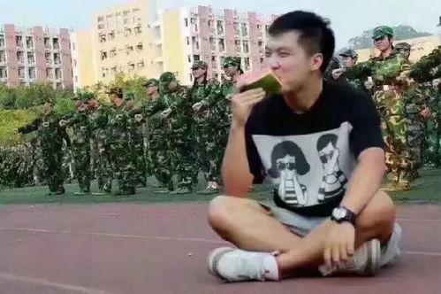 学生群众吃瓜视频,学生群众围观吃瓜视频，揭秘校园生活趣味瞬间